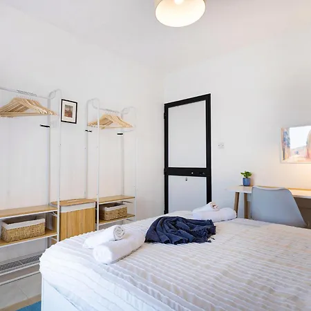 Spacious 2br Penthouse With A Large Front-terrace - Close To Bugibba Perched