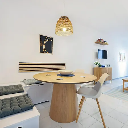 Spacious 2br Penthouse With A Large Front-terrace - Close To Bugibba Perched *