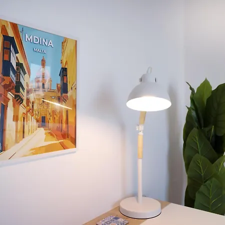 Spacious 2br Penthouse With A Large Front-terrace - Close To Bugibba Perched *