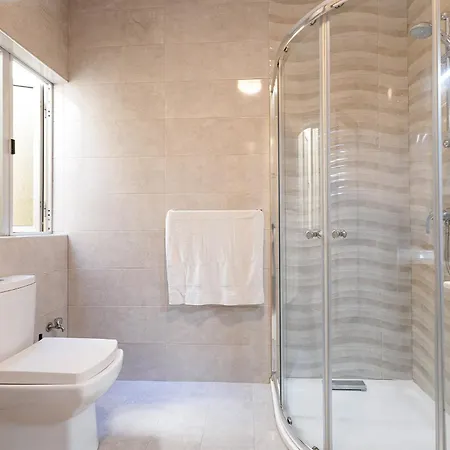 Spacious 2br Penthouse With A Large Front-terrace - Close To Bugibba Perched