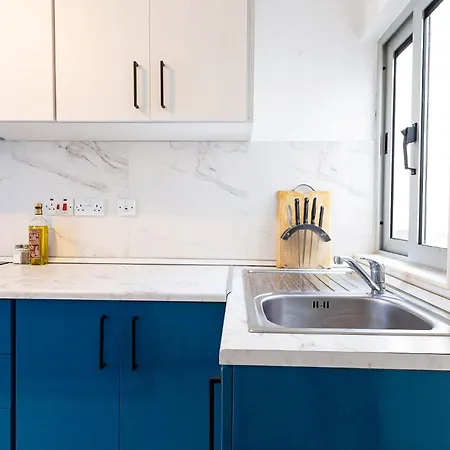 Spacious 2br Penthouse With A Large Front-terrace - Close To Bugibba Perched Lejlighed *