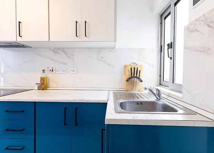 Spacious 2br Penthouse With A Large Front-terrace - Close To Bugibba Perched Apartment *